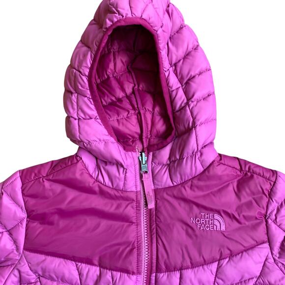 The North Face Girls' Reversible Thermoball Hoodie Jacket - Picture 2 of 15